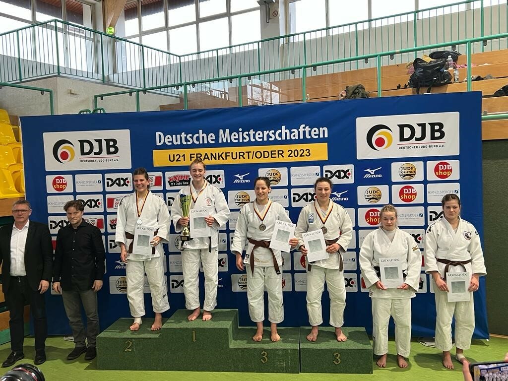 Mayleen (zweite von rechts) auf Platz 5 bei der DEM u21